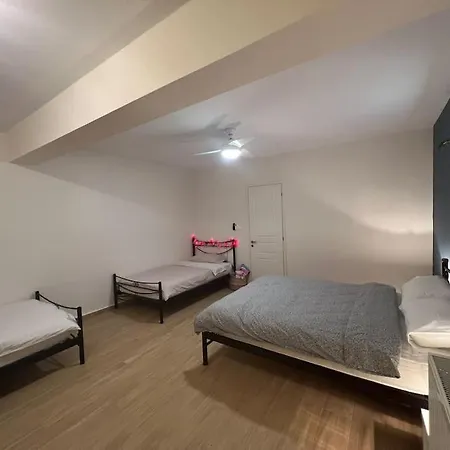 Spacious 3' From Apartment *