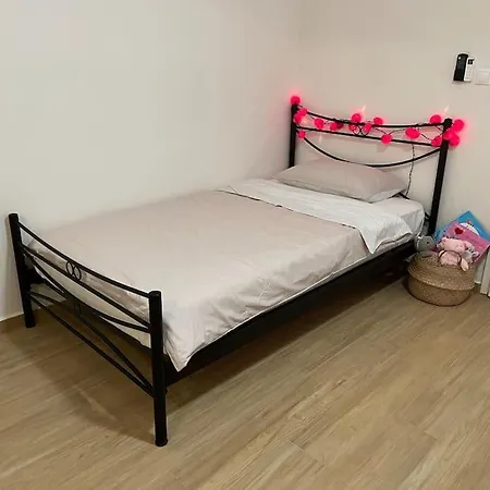 Spacious 3' From Apartment *