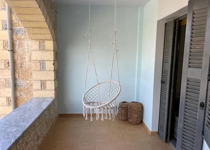 Spacious 3' From * Stoúpa