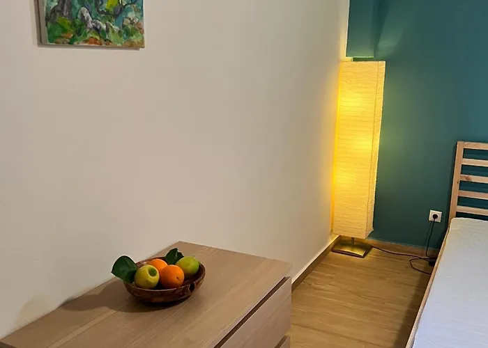 Spacious 3' From Stoúpa